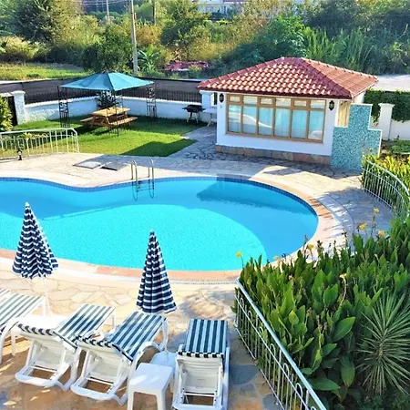 Villa Captivating Villa Pervin Private Pool Sleeps 9 Muğla